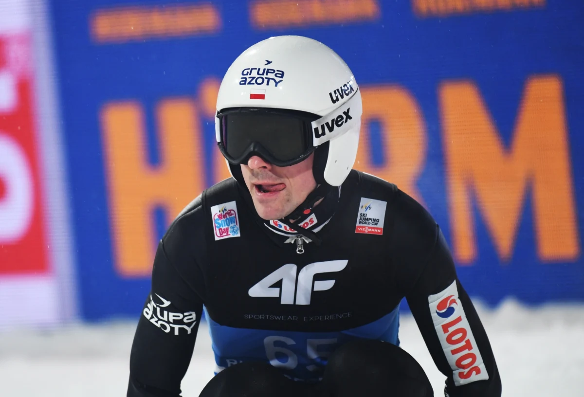 Chociaż w tym sezonie Piotr Żyła nie pokazał jeszcze na co go stać w Turnieju Czterech Skoczni (19. lokata), to zajmuje drugie miejsce na liście najlepiej zarabiających zawodników w Pucharze Świata. Bezapelacyjnym liderem jest Japończyk Ryoyu Kobayashi, który zgromadził blisko dwa razy tyle nagród co Polak. Po 14 z 28 zawodów Kobayashi, który wygrał wszystkie cztery konkursy TCS (jako trzeci skoczek w historii po Svenie Hannawaldzie w 2002 i Kamilu Stochu przed rokiem) ma 110 200 franków szwajcarskich (ok. 419 tys. złotych).