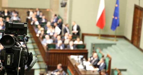 Największa grupa respondentów (39,1 proc.) w wyborach do Sejmu oddałaby głos na PiS, a 26,3 proc. głosowałoby na PO - wynika z badania IBRiS przeprowadzonych w styczniu na zlecenie "Rz".