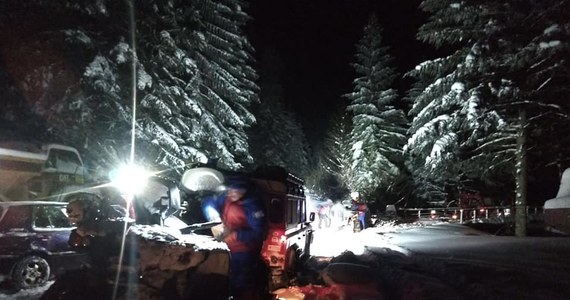 Ratownicy Grupy Krynickiej GOPR sprowadzili w nocy z gór samotnego wędrowca. Turysta, brnąc w wysokim śniegu, opadł z sił i utknął w rejonie szczytu Zgrzypy w Beskidzie Sądeckim.