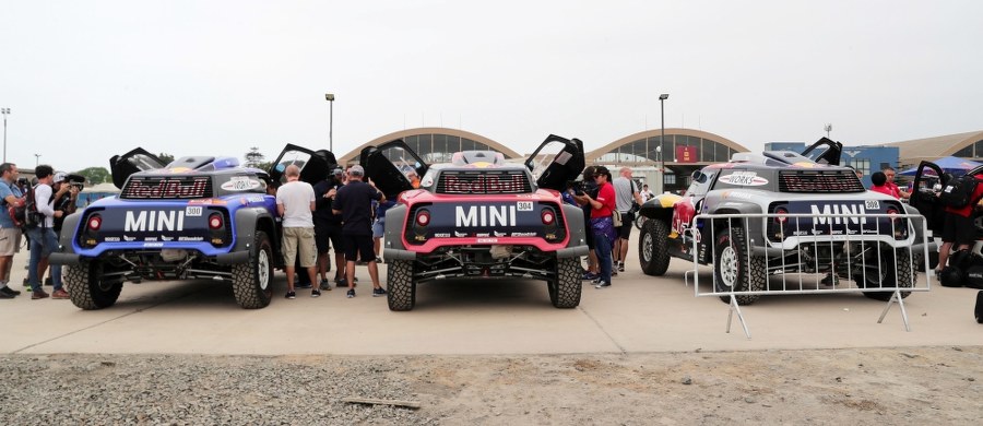 Tylko jeden kraj, 10 etapów i 5500 kilometrów – z czego 3000 to odcinki specjalne – tak będzie wyglądał tegoroczny 41. Rajd Dakar. W najtrudniejszej terenowej imprezie świata, która rusza już dziś w Limie wystartuje 11 Polaków. Zwycięzców poznamy 17 stycznia. 
