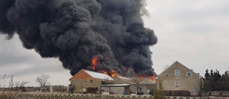 Duży pożar w miejscowości Jankowy koło Kępna w Wielkopolsce. Informację o tym zdarzeniu dostaliśmy na Gorącą Linię RMF FM. 