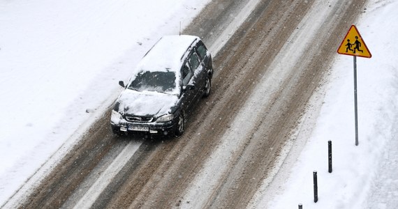 Nie będziemy mieć ataku zimy stulecia. Służby są przygotowane, aby podejmować działania adekwatne do potrzeb, zapewnić bezpieczeństwo mieszkańców, przejezdność dróg i ochronę – na ile to możliwe – osób zagrożonych wychłodzeniem – zapewnił wojewoda małopolski Piotr Ćwik.