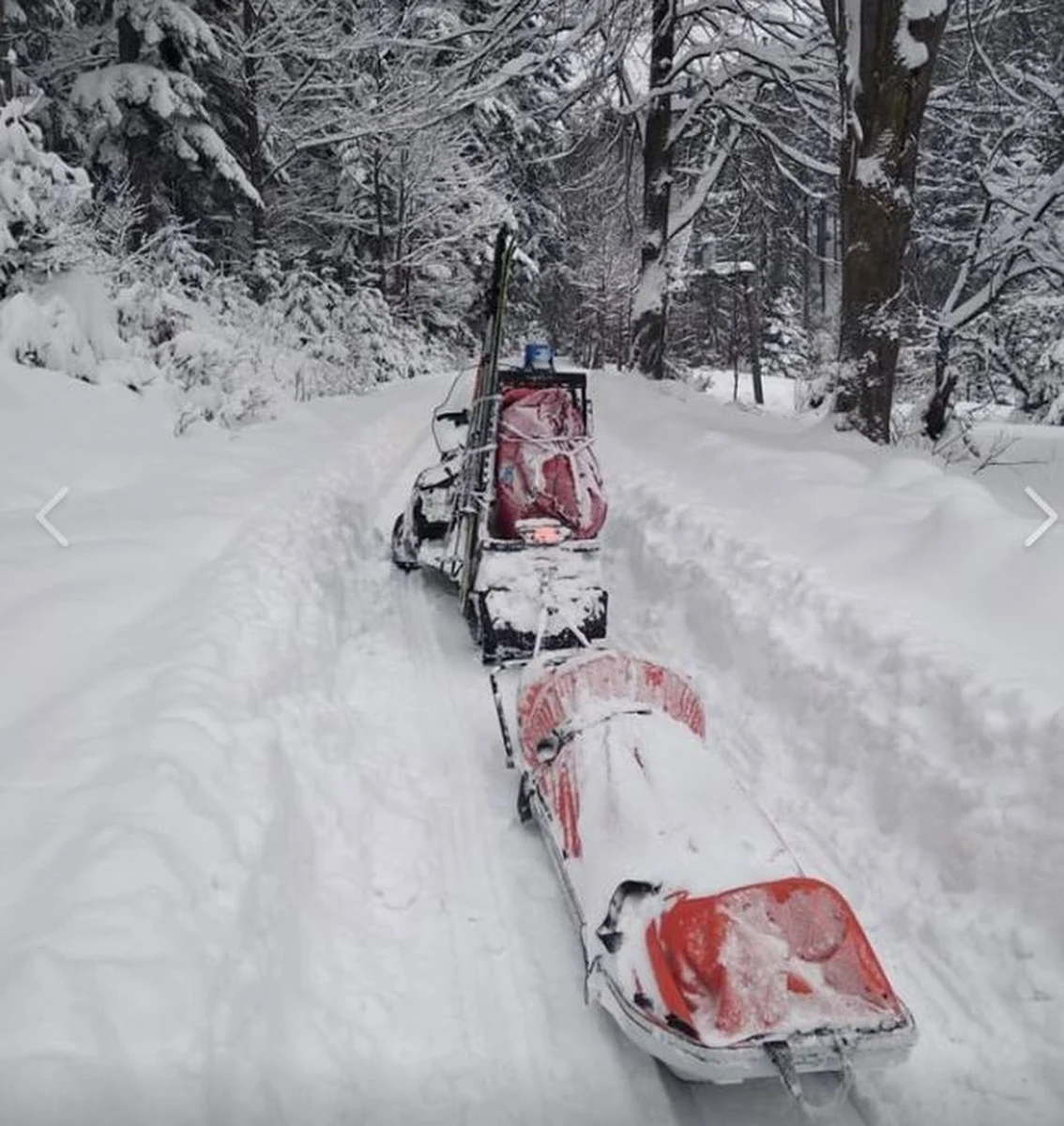 Dwóch skiturowców, którzy utknęli na szlaku z Hali Rysianki na Halę Miziową, odnaleźli w nocy beskidzcy goprowcy. Turystów, w stanie dobrym, przewieziono do schroniska, gdzie spędzili noc – powiedział w poniedziałek ratownik dyżurny stacji GOPR w Szczyrku Edmund Górny.
