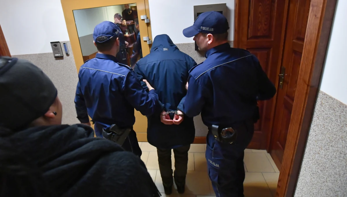 Sąd Rejonowy w Koszalinie zdecydował o tymczasowym, trzymiesięcznym areszcie dla Miłosza S., który w niedzielę usłyszał zarzuty w związku z tragedią w Koszalinie. W piątek w pożarze w escape roomie zginęło pięć nastolatek.