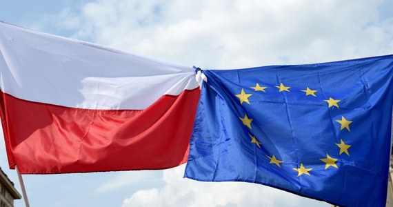 Bezpodstawne zadowolenie polskich władz. "Na najbliższym spotkaniu unijnych ministrów ds. europejskich po raz pierwszy od roku brak punktu nt. praworządności w Polsce" - cieszą się polscy dyplomaci. Mowa o spotkaniu, do którego dojdzie we wtorek. Warszawa sugeruje, że Rumunia, która od pierwszego stycznia objęła prezydencję w UE, będzie wobec Polski bardziej pobłażliwa. Sama jest bowiem ostro krytykowana w związku z praworządnością.