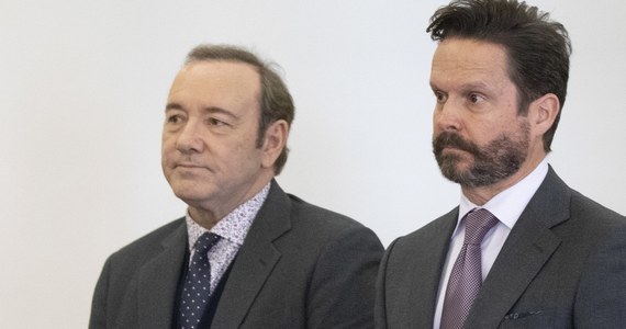 ​Amerykański aktor Kevin Spacey nie przyznał się przed sądem w Nantucket w stanie Massachusetts do postawionego mu zarzutu napastowania seksualnego i naruszenia nietykalności cielesnej 18-latka w 2016 roku. Kolejna rozprawa odbędzie się w marcu.