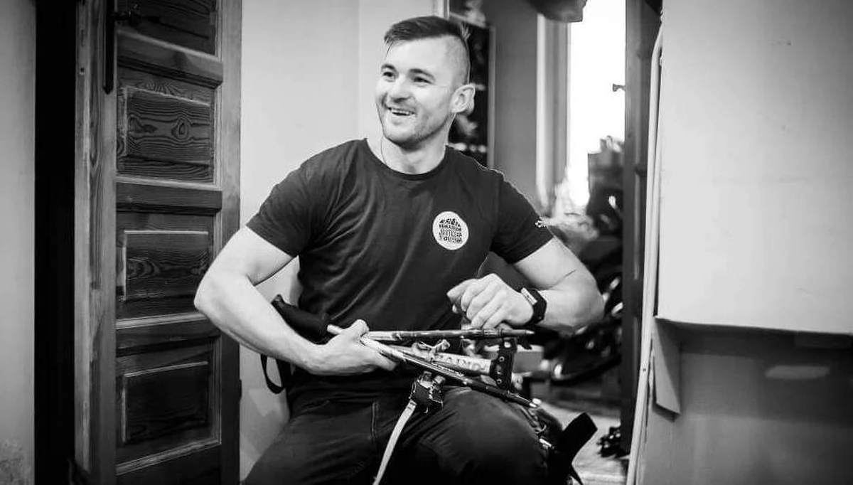 Paweł Dunaj i Marek Klonowski mają już za sobą pierwszy etap podróży pod K2 razem z członkami międzynarodowej zimowej wyprawy, której liderem jest Bask Alex Txikon. Polsko-baskijski zespół wyruszył rano z miasta Skardu do Askole, skąd już jutro himalaiści mają rozpocząć trekking do bazy pod ostatnim niezdobytym zimą ośmiotysięcznikiem. "Startowaliśmy z poziomu 0, a baza jest na ponad 5 tysiącach metrów nad poziomem morza, więc aklimatyzację będziemy przeprowadzali wolno. Około tygodnia będziemy szli do bazy - na spokojnie, żeby się zaaklimatyzować" - mówił jeszcze ze Skardu Paweł Dunaj w specjalnym łączeniu z dziennikarzem RMF FM Michałem Rodakiem.