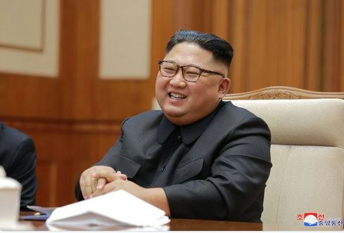 "Przywódca Korei Płn. Kim Dzong Un udał się z wizytą do Pekinu na zaproszenie prezydenta Chin Xi Jinpinga" - poinformowały we wtorek północnokoreańska agencja prasowa KCNA i chińska agencja Xinhua. Będzie to już czwarte spotkanie obu przywódców. Według mediów Korei Południowej Kim tradycyjnie wybrał pociąg jako środek lokomocji. 
