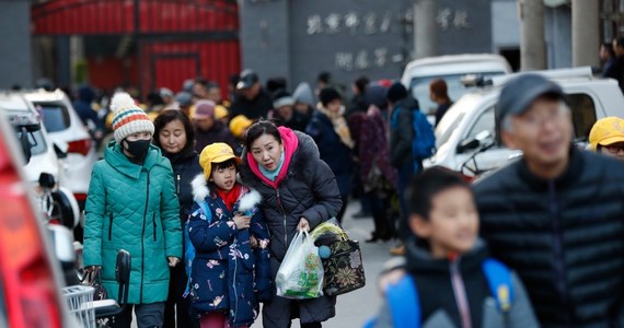 Dwadzieścioro dzieci zostało rannych w ataku mężczyzny z młotkiem, do którego doszło w szkole podstawowej w dzielnicy Xicheng w Pekinie. Stan trojga najpoważniej rannych dzieci jest stabilny, ich życiu nie zagraża niebezpieczeństwo.
