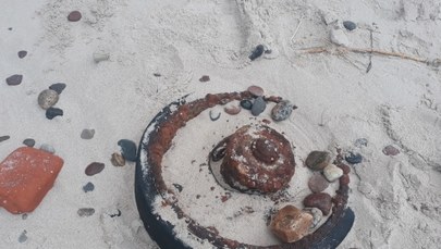 Fragment niemieckiego czołgu znaleziony na bałtyckiej plaży