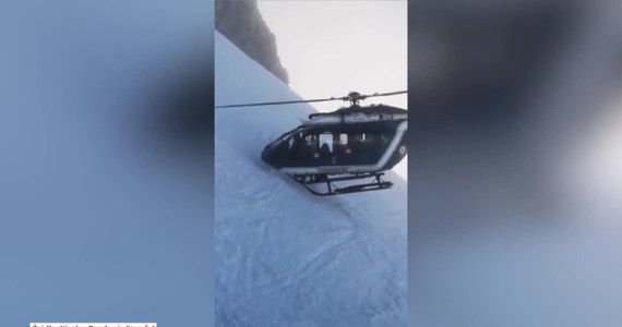 Niesamowita akcja ratunkowa we francuskich Alpach! Dzięki wyjątkowym umiejętnościom pilota helikoptera, który podleciał maszyną w okolicę, gdzie znajdował się poszkodowany, udało się uratować rannego narciarza. 