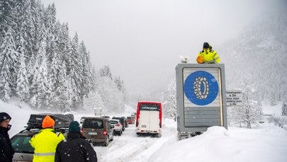 Zima paraliżuje Europę. Zamknięte szkoły, odwołane loty