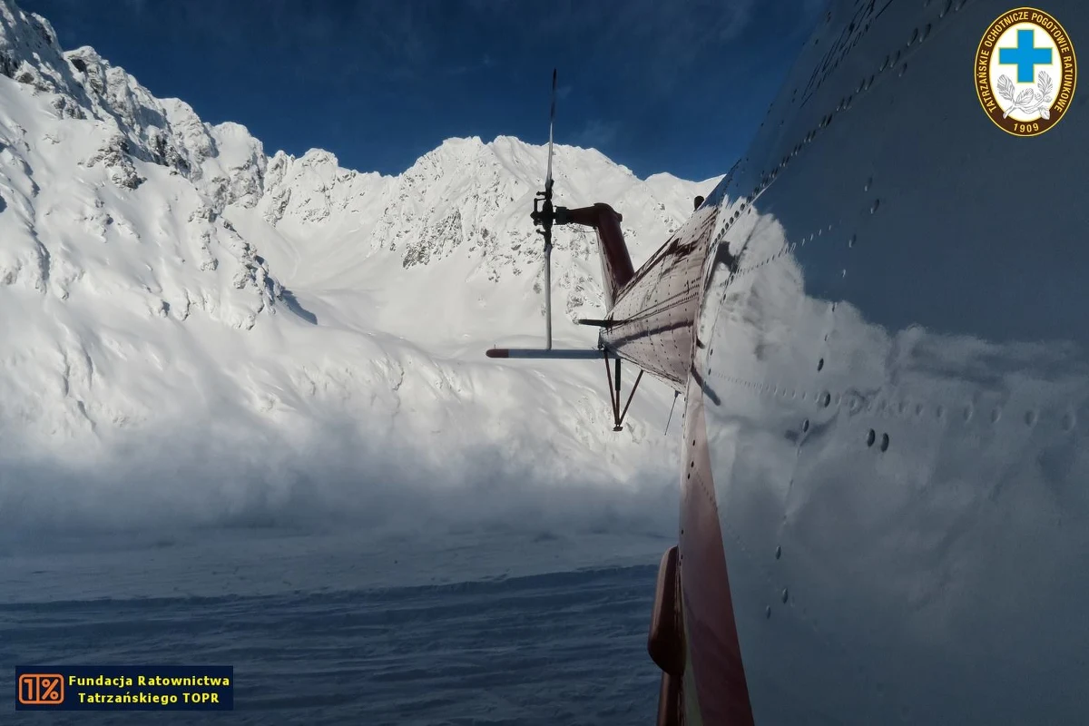 222 cm śniegu leżały na Kasprowym Wierchu. Po jednodniowej przerwie w Tatrach znowu zaczął padać śnieg. W górach obowiązuje trzeci, znaczny stopień zagrożenia lawinowego. Podobnie jest w Bieszczadach oraz w Karkonoszach.