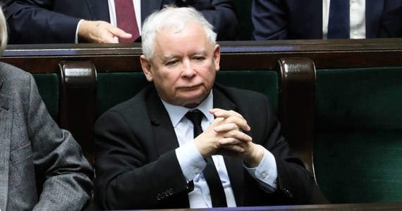 ​Jarosław Kaczyński spotka się dziś ze Zbigniewem Ziobrą i Jarosławem Gowinem - dowiedział się nieoficjalnie RMF FM. Rozmowy szefów partii wchodzących w skład Zjednoczonej Prawicy mają rozpocząć się około godz. 18 w siedzibie PiS przy ulicy Nowogrodzkiej w Warszawie.