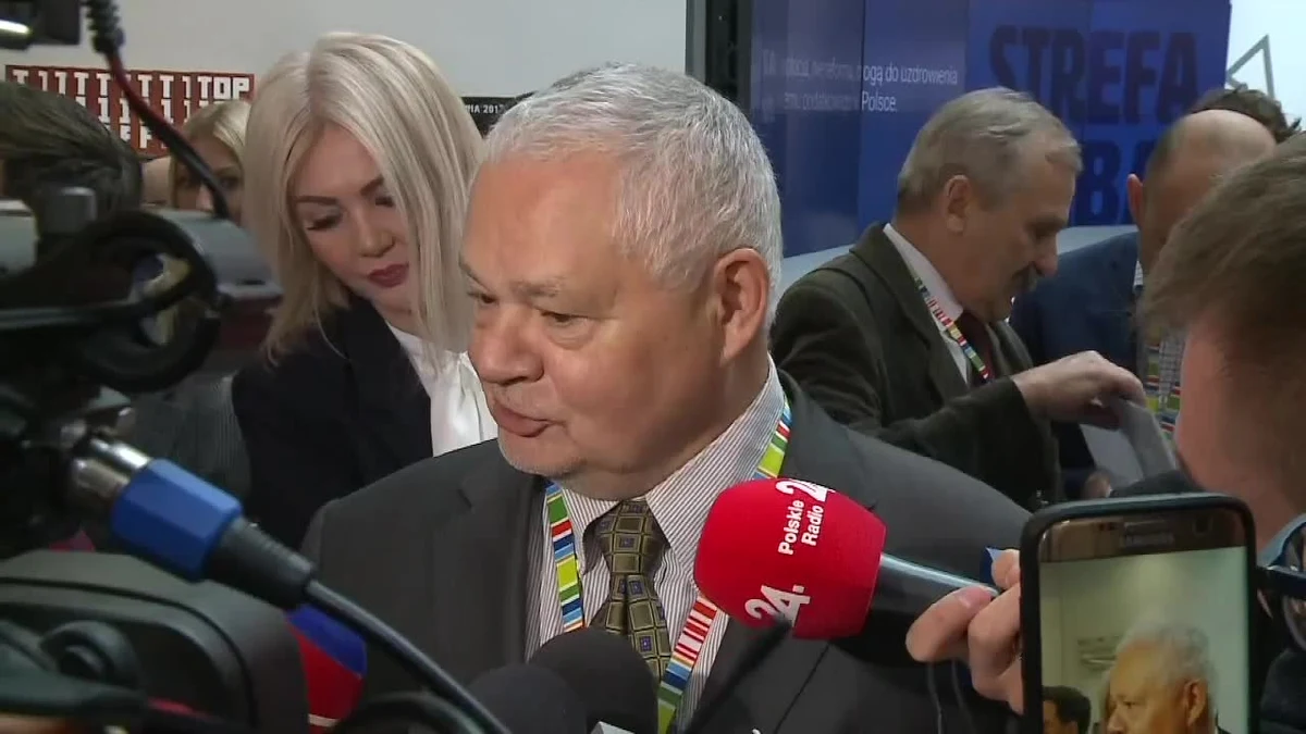 Opinię publiczną rozgrzewa sprawa zarobków dyrektor departamentu komunikacji i promocji NBP Martyny Wojciechowskiej. Wyjaśniamy, skąd wzięła się kwota 65 tys. złotych, podawana jako rzekome zarobki Wojciechowskiej.