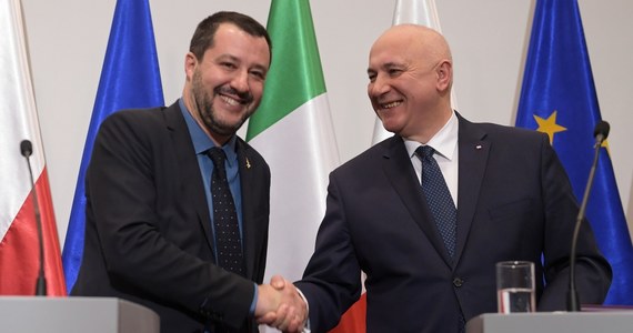 „Polska i Włochy będą bohaterami nowej wiosny europejskiej, renesansu odrodzenia prawdziwych europejskich wartości” - zadeklarował w środę włoski wicepremier Matteo Salvini po spotkaniu z szefem MSWiA Joachimem Brudzińskim. „Europa musi wrócić do swojej tożsamości, do swoich korzeni” - dodał.