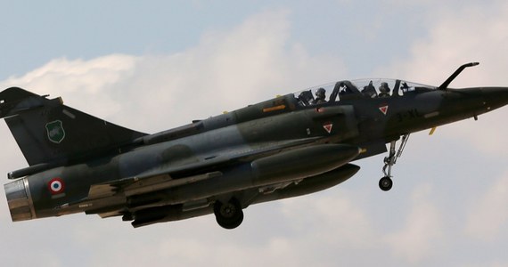 Samolot myśliwski Mirage 2000D, który wyleciał z bazy lotniczej Nancy-Ochey na północnym wschodzie Francji, zniknął z ekranów radarów. Do zdarzenia doszło ok. godz. 11 w górzystym terenie w okolicy Doubs. Na pokładzie było dwóch wojskowych. Po południu znaleziono szczątki maszyny. Los załogi jest nieznany. 