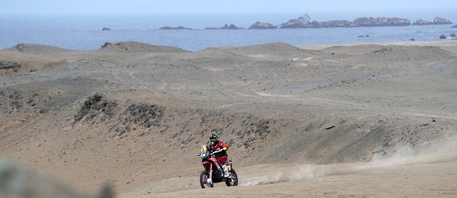 ​Hiszpan Joan Barreda wycofał się w środę na trzecim etapie Rajdu Dakar z San Juan de Marcona do Arequipy w Peru. Prowadzący w klasyfikacji generalnej w kategorii motocyklistów rok wcześniej również nie ukończył zawodów.