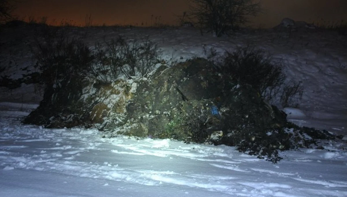 ​Kilkadziesiąt ton nielegalnych odpadów porzuconych w Wojkowicach w Śląskiem. Policja zatrzymała 4 osoby. Jedna z nich dziś ma stanąć przed prokuratorem.