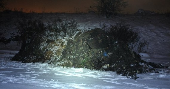 ​Kilkadziesiąt ton nielegalnych odpadów porzuconych w Wojkowicach w Śląskiem. Policja zatrzymała 4 osoby. Jedna z nich dziś ma stanąć przed prokuratorem.