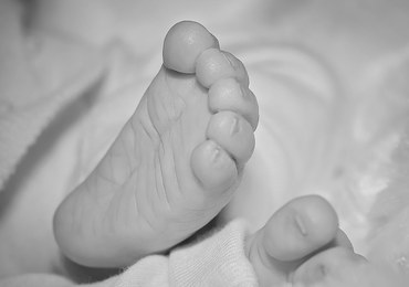 Dolny Śląsk: 18-latka ukryła noworodka w lesie, potem w szafie
