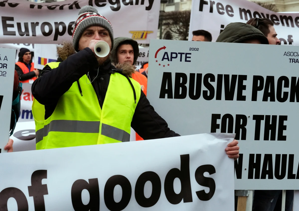 Komisja transportu Parlamentu Europejskiego odrzuciła skrajnie niekorzystne dla Polski przepisy o transporcie międzynarodowym. Przeciwko tym rozwiązaniom protestowało w Brukseli kilkuset przewoźników z Europy Środkowo-Wschodniej... w tym z Polski. Niestety, to nie oznacza całkowitego sukcesu polskich transportowców. Przyjęto sprawozdanie europosła Ismaila Eruga, które zakłada m.in. ograniczenie okres kabotażu do trzech dni.