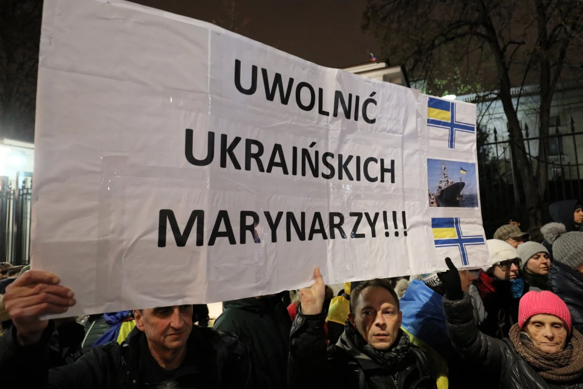 Areszt dla ukraińskich marynarzy zatrzymanych w rejonie Cieśniny Kerczeńskiej najprawdopodobniej zostanie przedłużony. Zawnioskowała o to Rosyjska Federalna Służba Bezpieczeństwa - podaje agencja TASS, powołując się na adwokata jednego z aresztowanych. Dodał, że sąd rozpatrzy wniosek 15 stycznia.