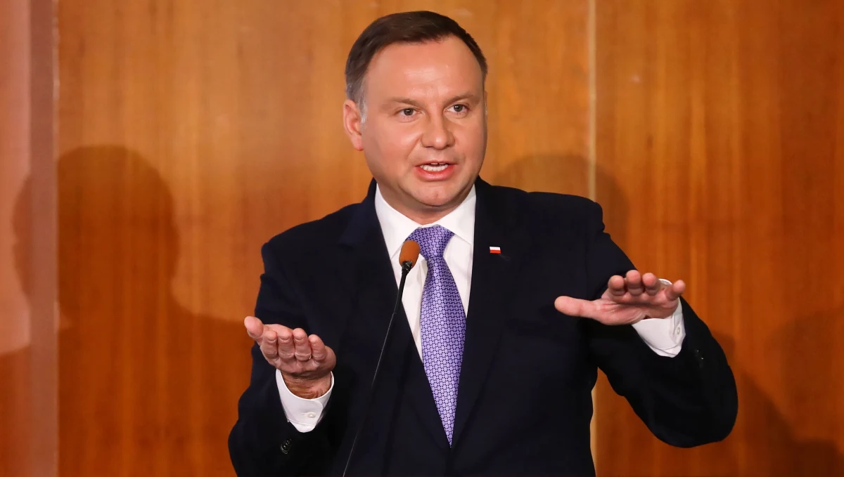 Andrzej Duda chce, żeby minister środowiska rozważył wycofanie się z decyzji o odstrzale loch w czasie ciąży. Tak wynika z komunikatu Kancelarii Prezydenta po spotkaniu prezydenta z ministrem rolnictwa Janem Krzysztofem Ardanowskim i szefem resortu środowiska Henrykiem Kowalczykiem. Krótko po tym spotkaniu minister środowiska poinformował w TVN24, że do najbliższej soboty będzie wydane zalecenie, by myśliwi nie strzelali do ciężarnych loch i loch prowadzących młode.