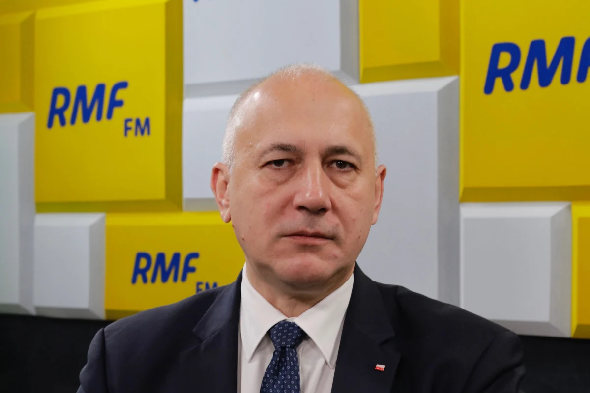 "Coraz częściej tego typu argumenty padają. Padają nie tylko tutaj w Polsce, ale i w innych krajach" - stwierdził Gość Krzysztofa Ziemca w RMF FM, minister spraw wewnętrznych i administracji Joachim Brudziński pytany o ewentualne wykluczenie firmy Huawei z polskiego rynku po zatrzymaniu podejrzanego o szpiegostwo jednego z dyrektorów Huawei. "Wydaje mi się, że w tej sprawie najrozsądniejszym byłoby, aby było wspólne stanowisko państw członków Unii Europejskiej i państw członków NATO" - dodał. 