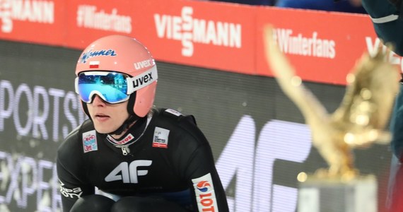 Dawid Kubacki zajął trzecie miejsce w kwalifikacjach do sobotniego konkursu Pucharu Świata w skokach narciarskich we włoskim Predazzo. Najlepszy był Japończyk Ryoyu Kobayashi, lider klasyfikacji generalnej cyklu. W pierwszej serii wystąpi komplet sześciu Polaków.
