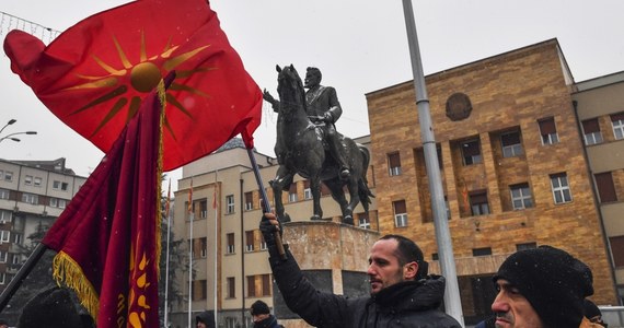 Macedoński parlament przegłosował w piątek poprawkę do konstytucji, która zmienia nazwę państwa na Republikę Macedonii Północnej zgodnie z porozumieniem z sąsiednią Grecją.