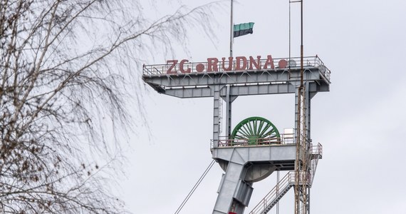 Wypadek w kopalni Rudna w Polkowicach. Górnicy zostali zasypani wskutek wstrząsu. Nie żyje jeden z nich, a sześciu pozostałych jest rannych.