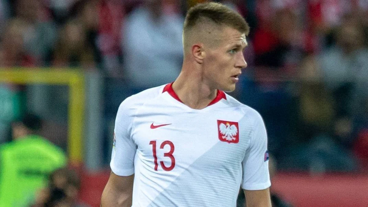 Kapitan Wisły Płock i reprezentant Polski Damian Szymański opuszcza drużynę „Nafciarzy”  i przenosi się do ósmej drużyny rosyjskiej ekstraklasy piłkarskiej Achmatu Grozny. Kwota transferu jest drugą najwyższą w historii klubu, po tej uzyskanej latem ze sprzedaży Arkadiusza Recy do Atalanty Bergamo.