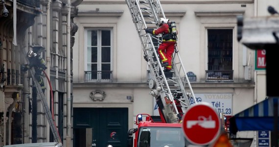 Służby ratunkowe wydobyły ciało kobiety spod gruzów budynku w centrum Paryża, w którym dzień wcześniej doszło do wybuchu - poinformowała prokuratura. Bilans ofiar śmiertelnych eksplozji wzrósł do czterech.