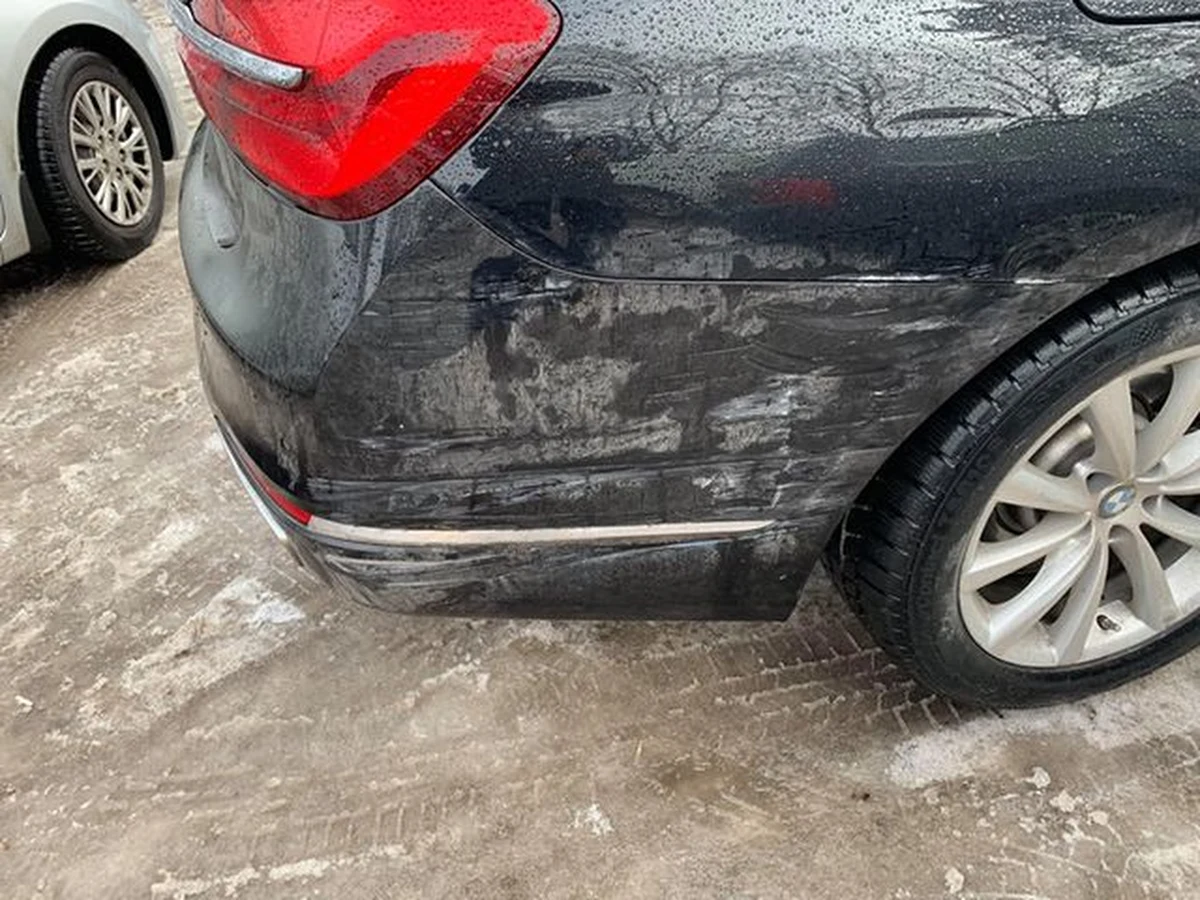 Kolizja samochodu Służby Ochrony Państwa w Krakowie. Jak się nieoficjalnie dowiedzieliśmy pojazdem podróżował wicepremier Jarosław Gowin, którego ugrupowanie spotkało się w Krakowie na pierwszej konwencji krajowej partii Porozumienie.