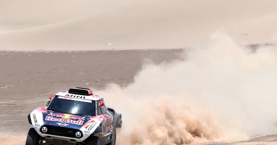 Kierowca Orlen Teamu Jakub Przygoński (Mini) zajął siódme miejsce na poniedziałkowym, siódmym etapie Rajdu Dakar. Wygrał Francuz Stephane Peterhansel (Mini).