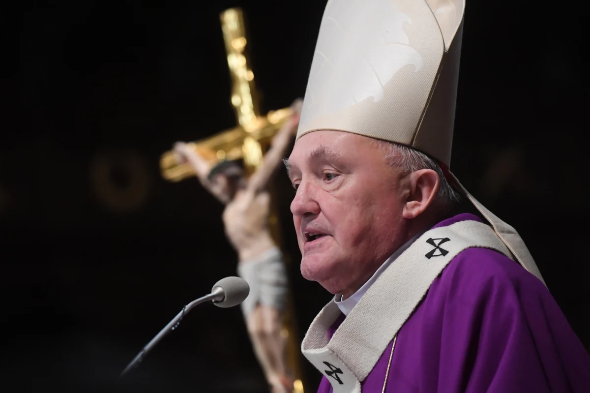 "Śp. Paweł nie żył dla siebie; żył dla swojej rodziny, żył dla swojego miasta, w którym od wczesnych lat, już w czasie studiów i zaraz po studiach, pełnił bardzo ważne funkcje" – mówił podczas poniedziałkowej mszy żałobnej w intencji zmarłego prezydenta Gdańska w warszawskiej archikatedrze kard. Kazimierz Nycz. "Śmierć śp. Pawła jest wołaniem do nas wszystkich o rachunek sumienia każdego z nas, z naszej postawy miłości braterskiej, rachunek sumienia z naszego życia i działania prospołecznego, jest wołaniem dla polityków, do ludzi mediów, ale jest także wołaniem do Kościoła: czy każdy z nas na swoim miejscu życiowego powołania robi to wszystko i robił to wszystko, co do niego należy? Czy nie milczeliśmy wtedy, kiedy trzeba było wołać o miłość, zgodę, wspólnotę oraz ją po prostu swoim codziennym życiem budować?" – pytał. 