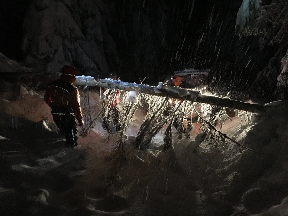 Rośnie liczba wypraw ratunkowych w Beskidach. W górach panują skrajnie trudne i niebezpieczne warunki. W rejonie Pilska znowu zgubiła się dwójka narciarzy. Ratownicy szukali ich przez całą noc z niedzieli na poniedziałek.