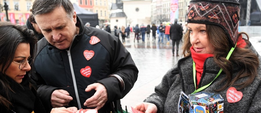 Ataki na Jurka Owsiaka są w tym dramatycznym momencie bardzo okrutne i szkodliwe. Nie dziwię się, że pękło mu serce. Nie powinniśmy jednak pozwolić, by przestał kierować Wielką Orkiestrą Świątecznej Pomocy - napisała w oświadczeniu prezes Fundacji "Mimo Wszystko" Anna Dymna.