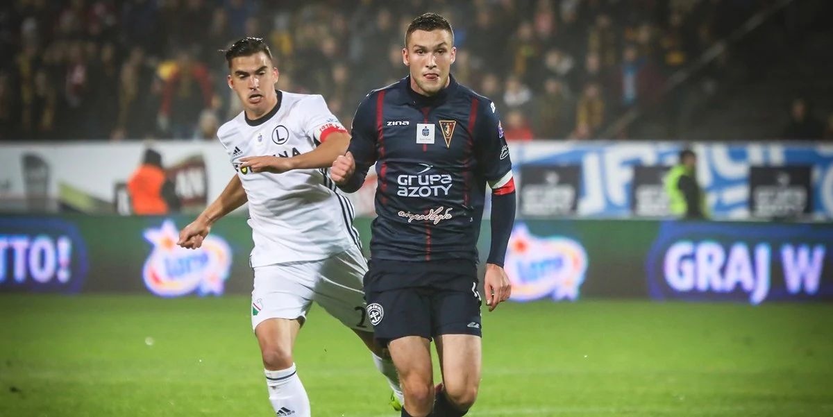 18-letni stoper Pogoni Szczecin, Sebastian Walukiewicz został sprzedany do włoskiego Cagliari Calcio. Jednocześnie kluby porozumiały się, że piłkarz do lata 2019 r. będzie nadal grał klubie z Pomorza Zachodniego.