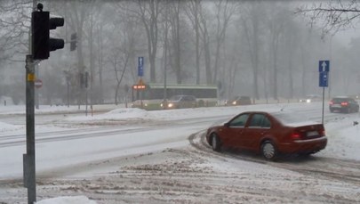 Białystok: Wczorajszy śnieg nadal utrudnia jazdę w mieście