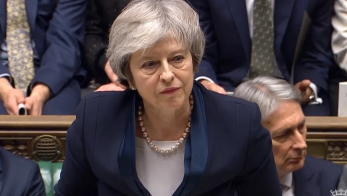 Dotkliwa porażka premier Theresy May w parlamentarnym głosowaniu nad zatwierdzeniem wynegocjowanej przez jej rząd umowy z Unią Europejską o warunkach wystąpienia Wielkiej Brytanii ze Wspólnoty zdominowała pierwsze strony wszystkich brytyjskich gazet.