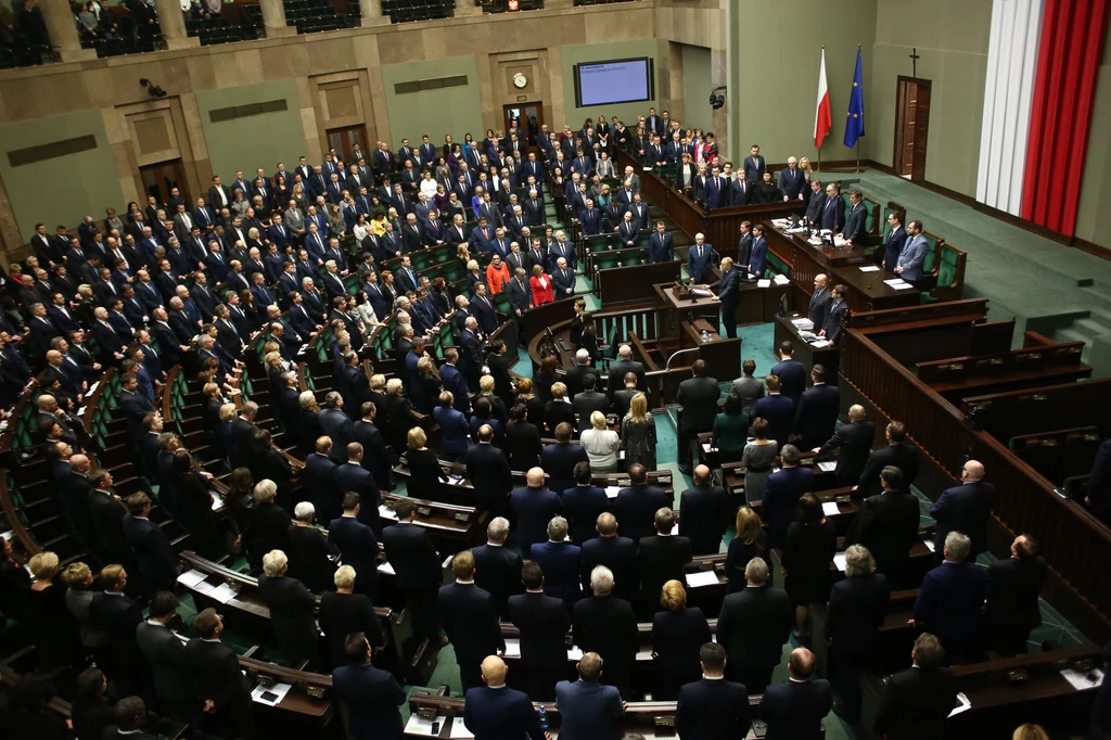115 posłów i dziewięciu senatorów chce zmienić Warszawę na Brukselę
