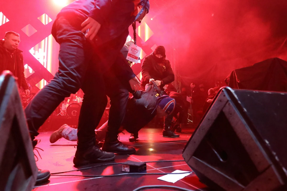 Prokuratura zdecydowała o przeprowadzeniu jednorazowych badań psychiatrycznych 27-letniego Stefana W. podejrzanego o zabójstwo prezydenta Gdańska Pawła Adamowicza. Badania zostaną przeprowadzone na terenie aresztu, w którym przebywa mężczyzna. 
27-latka zbada dwóch biegłych.