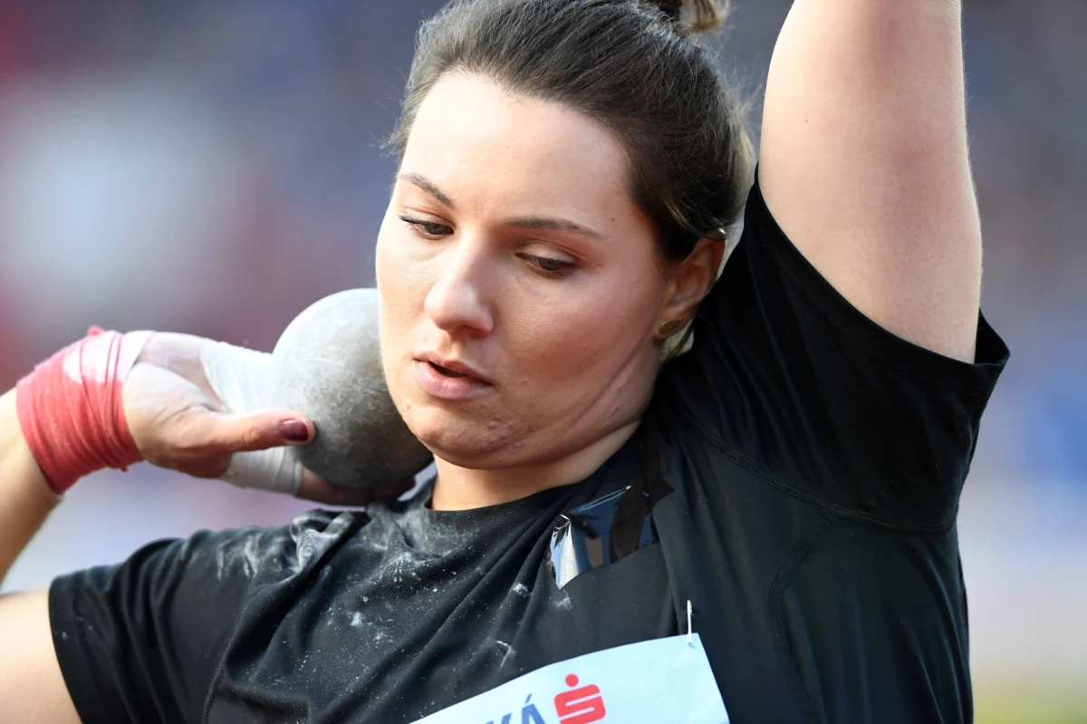 Paulina Guba, która w zeszłym roku wywalczyła mistrzostwo Europy w pchnięciu kulą, czeka na swoje pierwsze w karierze halowe starty na największych mityngach w Polsce. W lutym wystąpi na w Łodzi i Toruniu. "Cieszę się, że pchnięcie kulą kobiet znalazło się w programie takich zawodów. Organizatorzy zaufali, że możemy kibicom zapewnić emocje" – mówi polska kulomiotka, która trenuje obecnie w Gdańsku i Sopocie. 