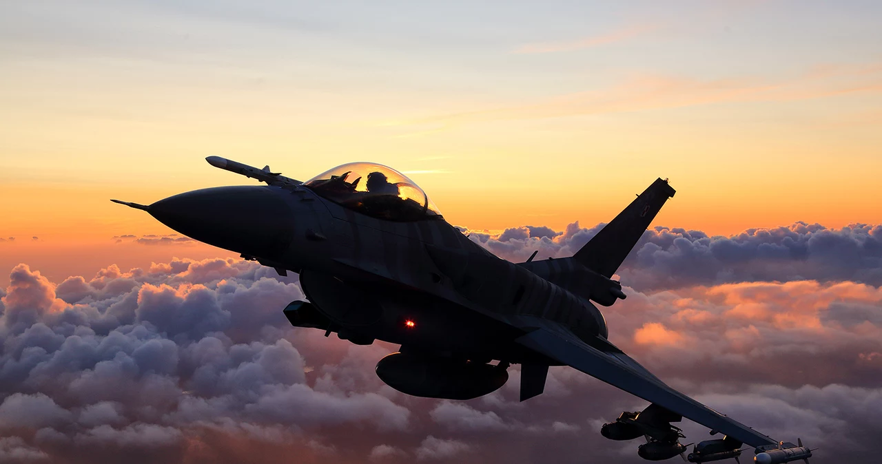 F-16, zdjęcie z albumu "Sięgając nieba"