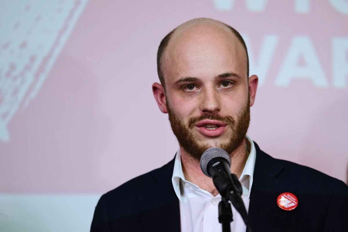 "Jestem zdruzgotany. Wycofuję się polityki" - powiedział Jan Śpiewak, miejski aktywista po ogłoszeniu wyroku w sądzie rejonowym Warszawy, który uznał go winnym zniesławienia Bogumiły Górnikowskiej-Ćwiąkalskiej, córki byłego ministra sprawiedliwości.