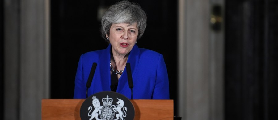 Brytyjska premier Theresa May zaapelowała w środę wieczorem do posłów wszystkich ugrupowań o "zjednoczenie się, postawienie interesu narodowego na pierwszym miejscu i zrealizowanie woli wyrażonej w referendum" o wyjściu kraju z Unii Europejskiej.