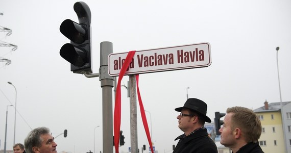 Burmistrz stolicy Czech chce, by jedna z ulic Pragi została nazwana imieniem Pawła Adamowicza. W ten sposób Czesi chcą się odwdzięczyć za to, że zaledwie pięć dni po śmierci Vaclava Havla Adamowicz nazwał imieniem byłego prezydenta Czech jedną z ulic w Gdańsku. 