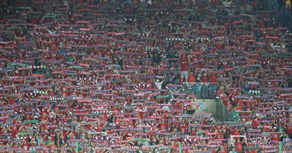 Władze Wisły Kraków chcą ustabilizować sytuację finansową przez emisję akcji. Dzięki temu zadłużona piłkarska spółka może pozyskać nawet cztery miliony złotych. Na razie klub ma zawieszoną licencję na grę w ekstraklasie.